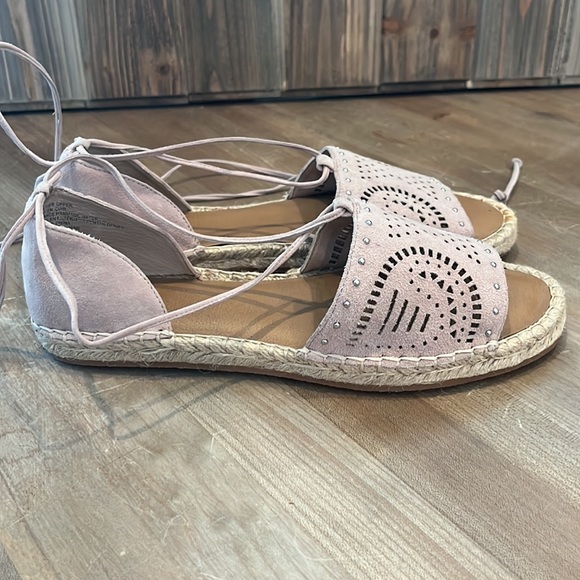 Susina Flat Time Lace Up Sandals Size 8 Tan Suede - Picture 2 of 8